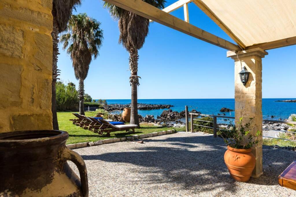 Villa Proto Helidoni - A Cozy Beachfront Villa Petres  Exterior photo